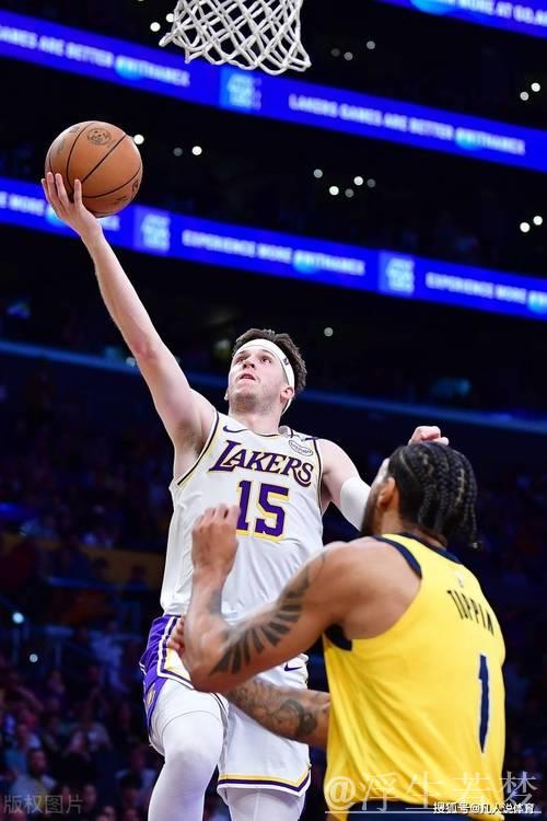 里夫斯顺下抛投命中2+1 湖人领先再度扩大