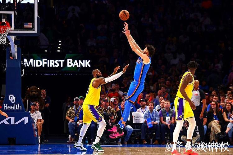 亚历山大砍下30分霍姆格伦28+8 雷霆横扫骑士 亚历山大砍下30分霍姆格伦28+8 雷霆横扫骑士